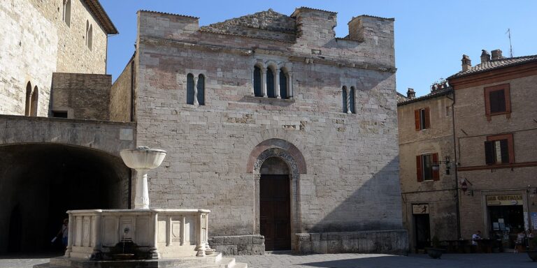 as lead1599px-Bevagna_-_Chiesa_di_San_Silvestro